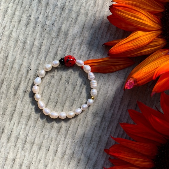 Lady Bug Bracelet Natural Pearl Beaded Bracelet - Picture 1 of 7